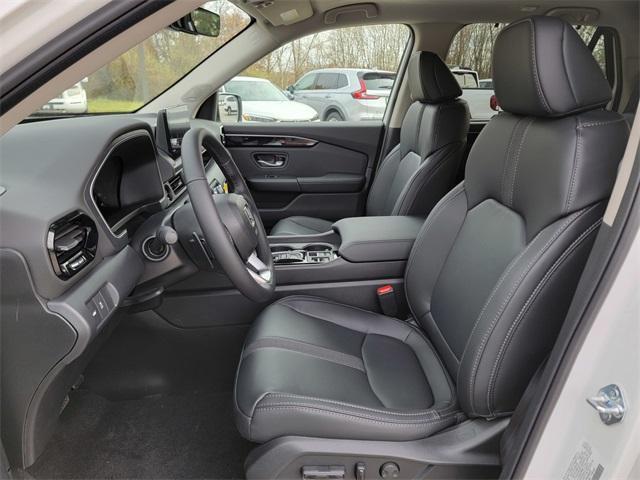new 2025 Honda Pilot car, priced at $49,409