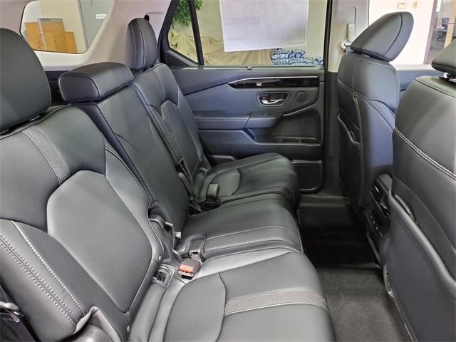 new 2025 Honda Pilot car, priced at $51,050
