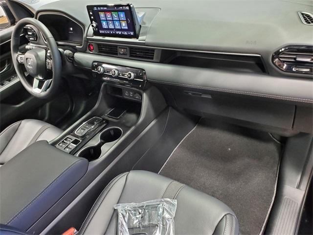 new 2025 Honda Pilot car, priced at $51,050