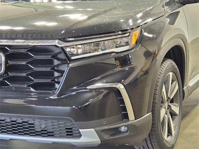 new 2025 Honda Pilot car, priced at $51,050