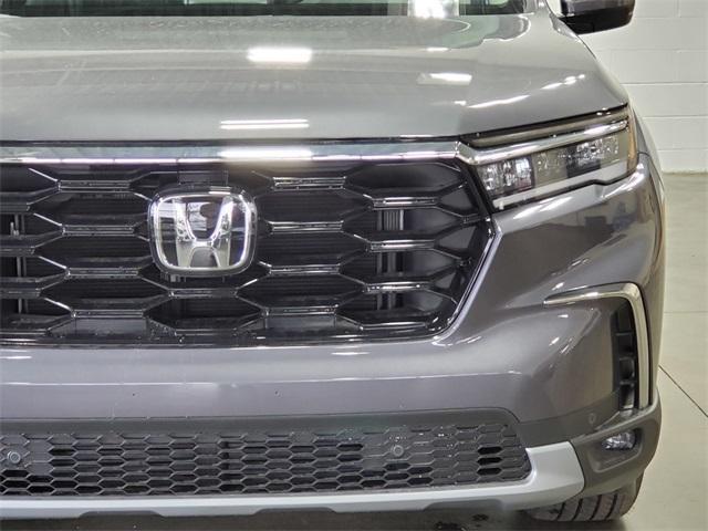 new 2025 Honda Pilot car, priced at $50,995