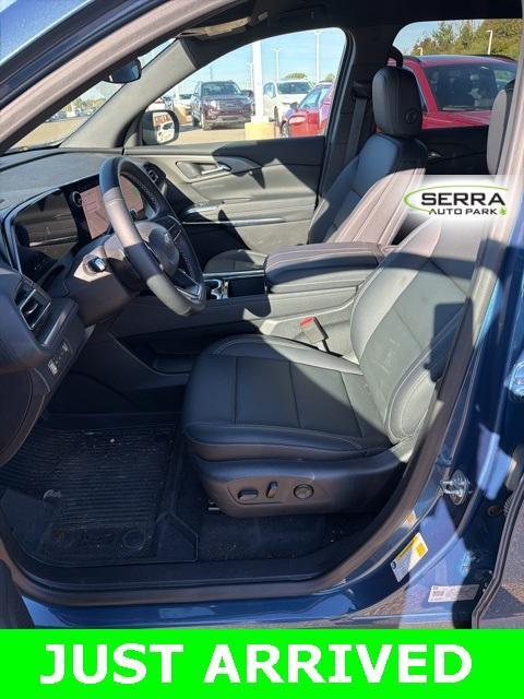 used 2025 Chevrolet Traverse car, priced at $39,977