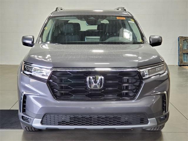 new 2025 Honda Pilot car, priced at $45,976