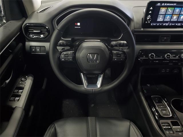 new 2025 Honda Pilot car, priced at $45,976