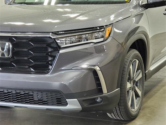 new 2025 Honda Pilot car, priced at $45,976