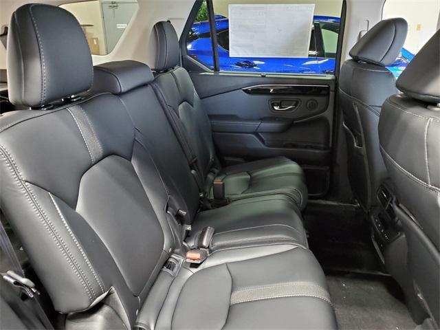 new 2025 Honda Pilot car, priced at $45,976