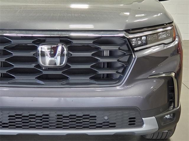 new 2025 Honda Pilot car, priced at $46,995