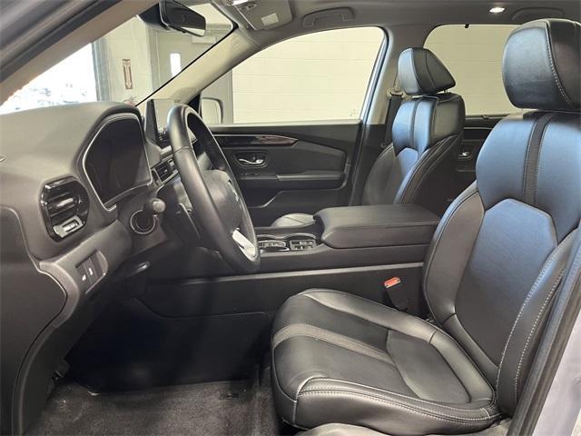 used 2025 Honda Pilot car, priced at $42,977