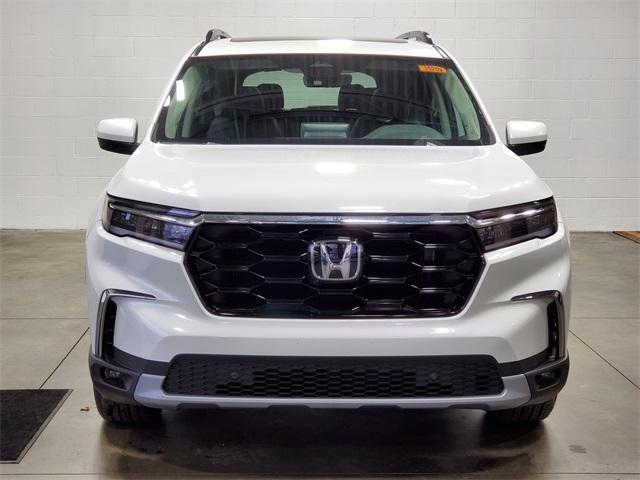 new 2025 Honda Pilot car, priced at $54,930