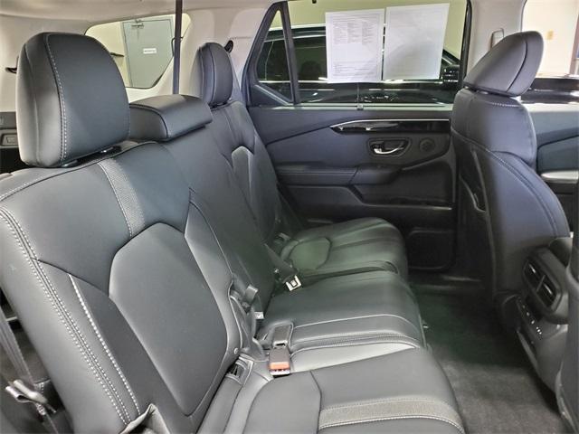 used 2025 Honda Pilot car, priced at $42,977