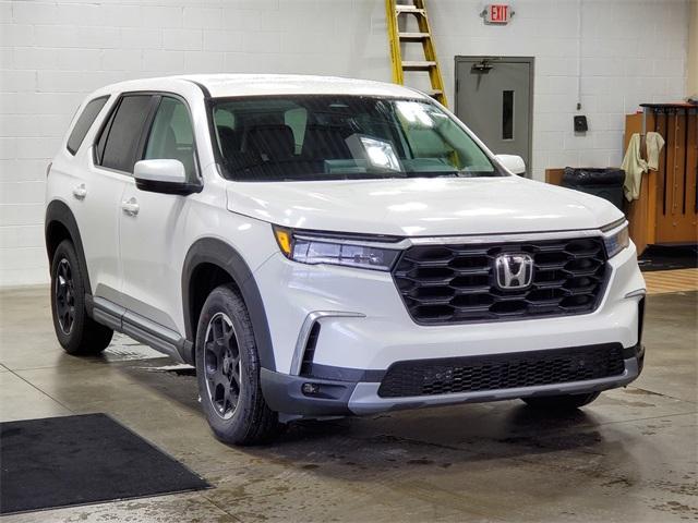 new 2025 Honda Pilot car, priced at $50,200