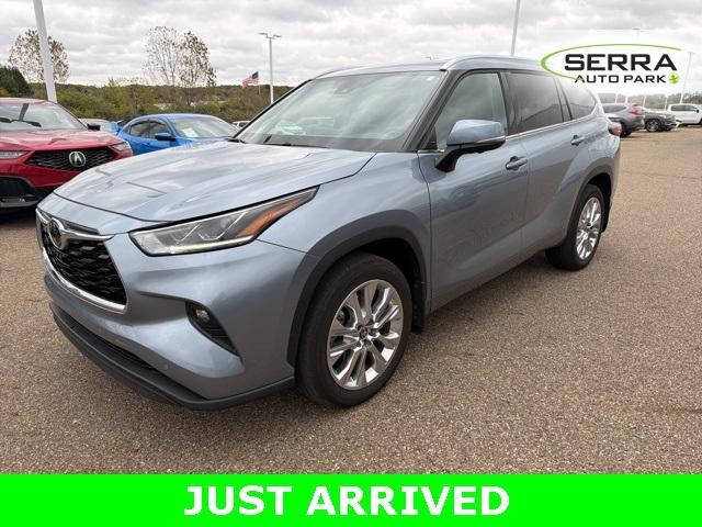 used 2023 Toyota Highlander car, priced at $40,977