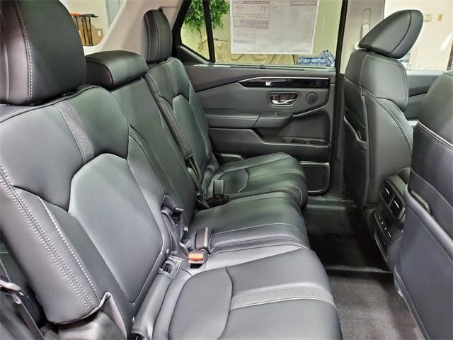 new 2025 Honda Pilot car, priced at $47,431
