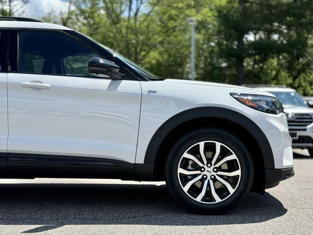 new 2025 Ford Explorer car, priced at $47,685
