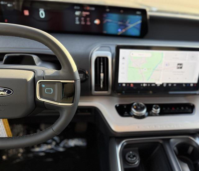 new 2025 Ford Expedition car, priced at $72,345