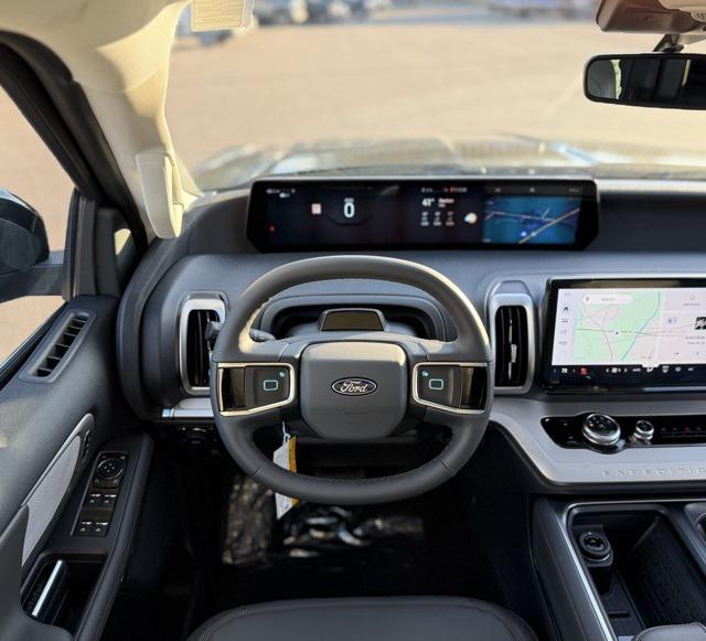 new 2025 Ford Expedition car, priced at $72,345