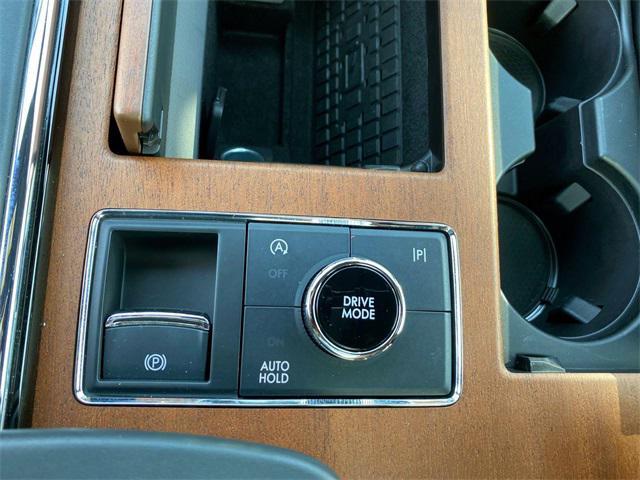 used 2023 Lincoln Navigator car, priced at $80,000
