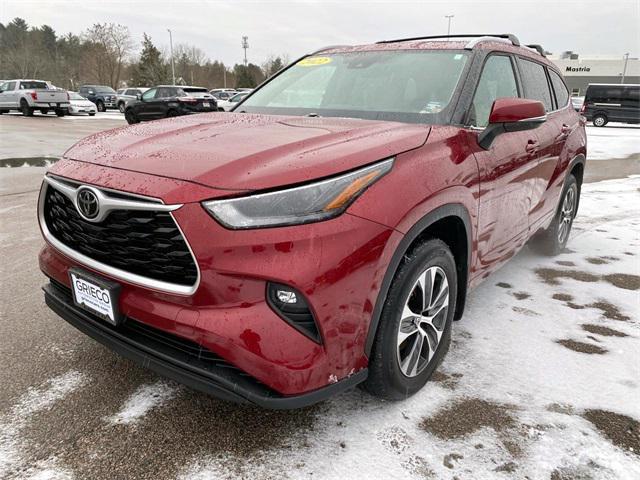 used 2022 Toyota Highlander car, priced at $33,000