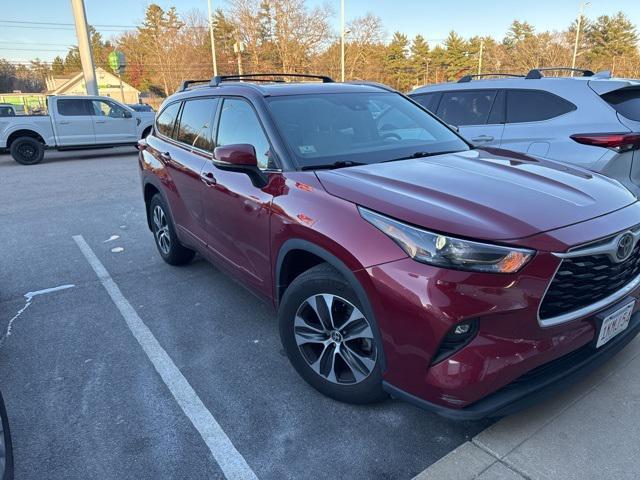 used 2022 Toyota Highlander car, priced at $34,600