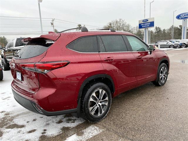 used 2022 Toyota Highlander car, priced at $33,000