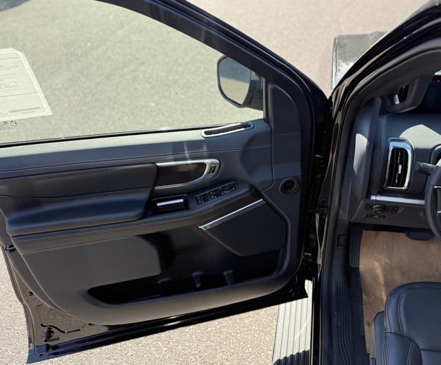 new 2025 Ford Expedition car, priced at $81,015