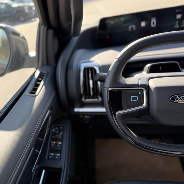 new 2025 Ford Expedition car, priced at $81,015