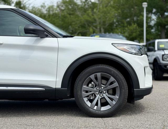 new 2025 Ford Explorer car, priced at $49,435