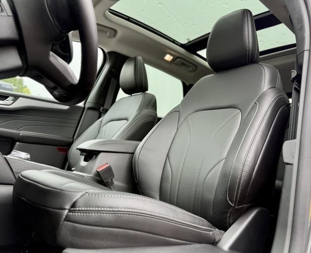 new 2025 Ford Escape PHEV car, priced at $40,186
