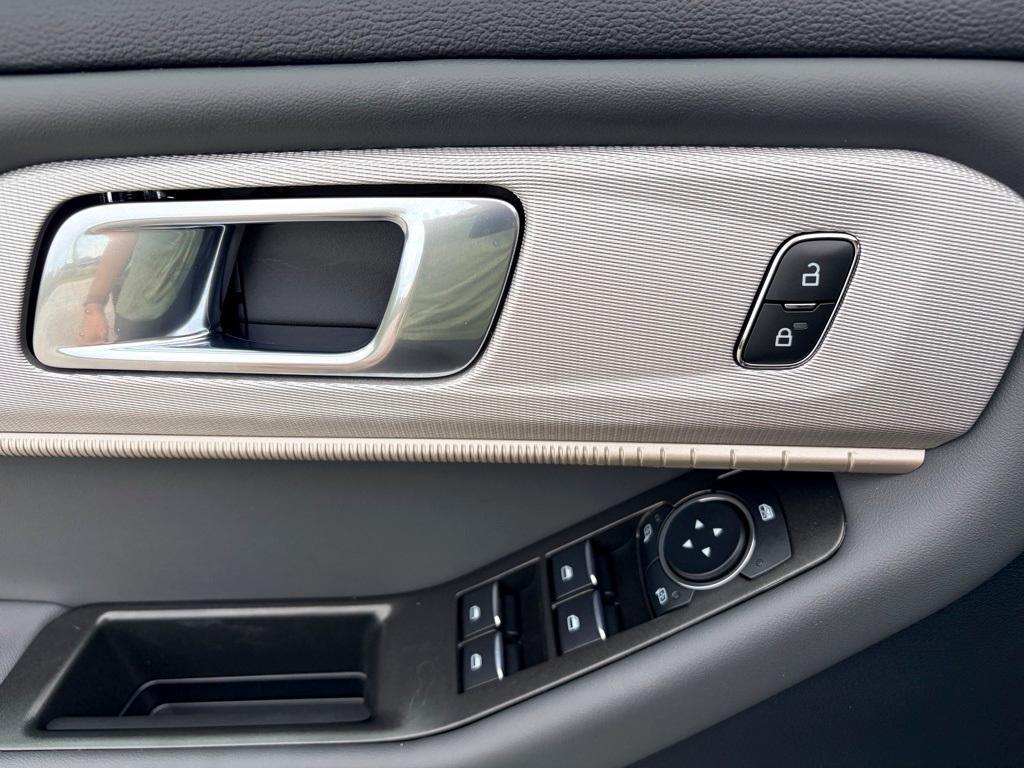 new 2025 Ford Explorer car, priced at $44,320