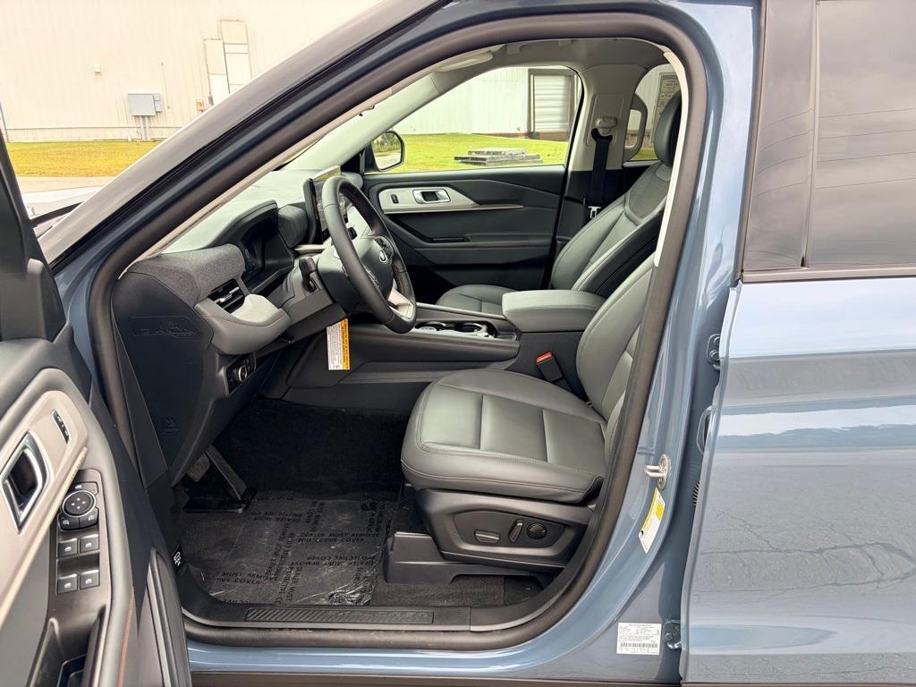new 2025 Ford Explorer car, priced at $44,320