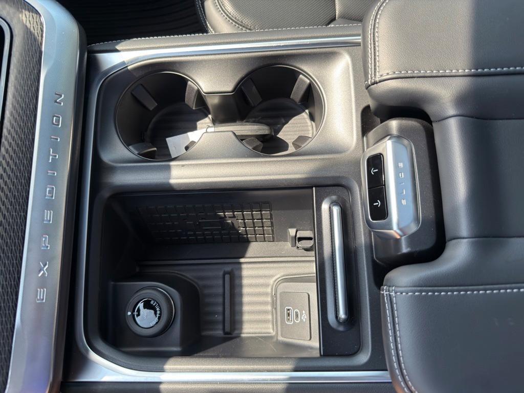 new 2025 Ford Expedition car, priced at $84,165