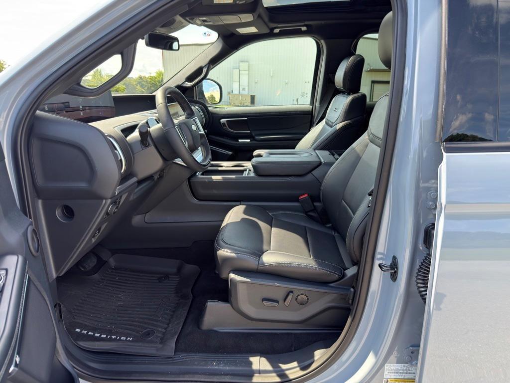 new 2025 Ford Expedition car, priced at $84,165