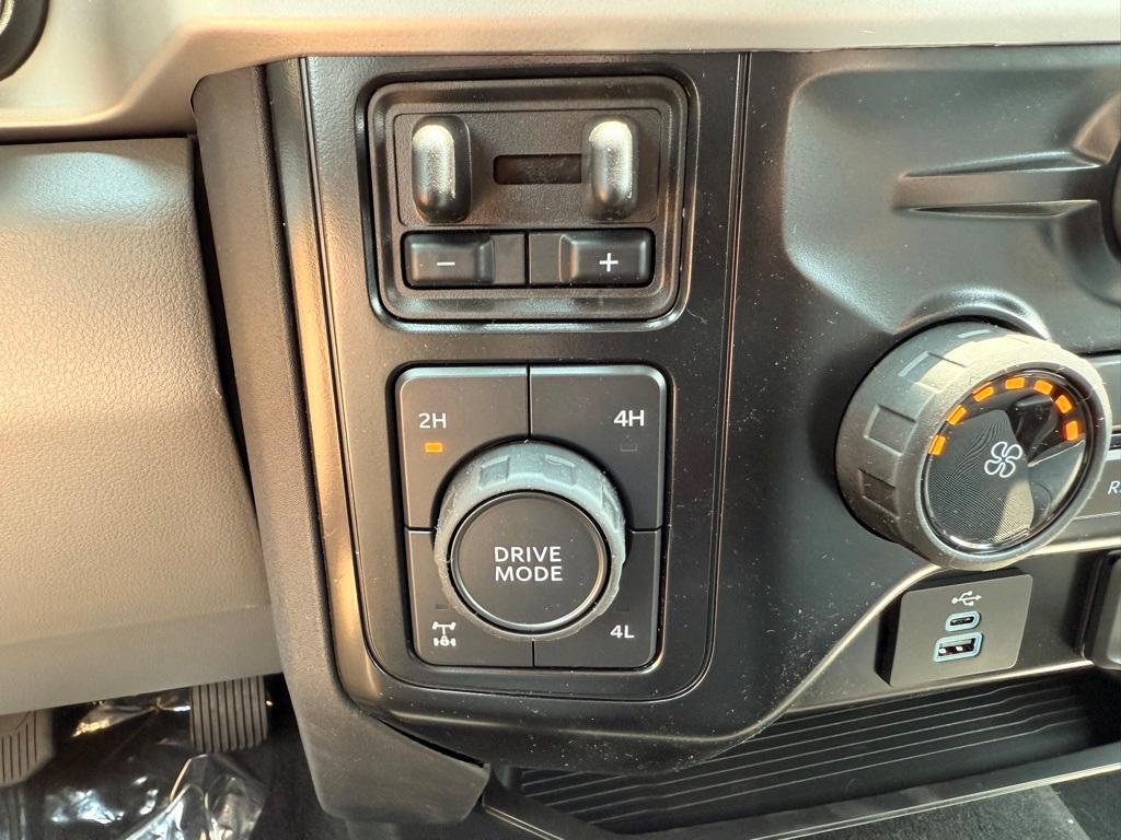 new 2025 Ford F-250 car, priced at $61,670