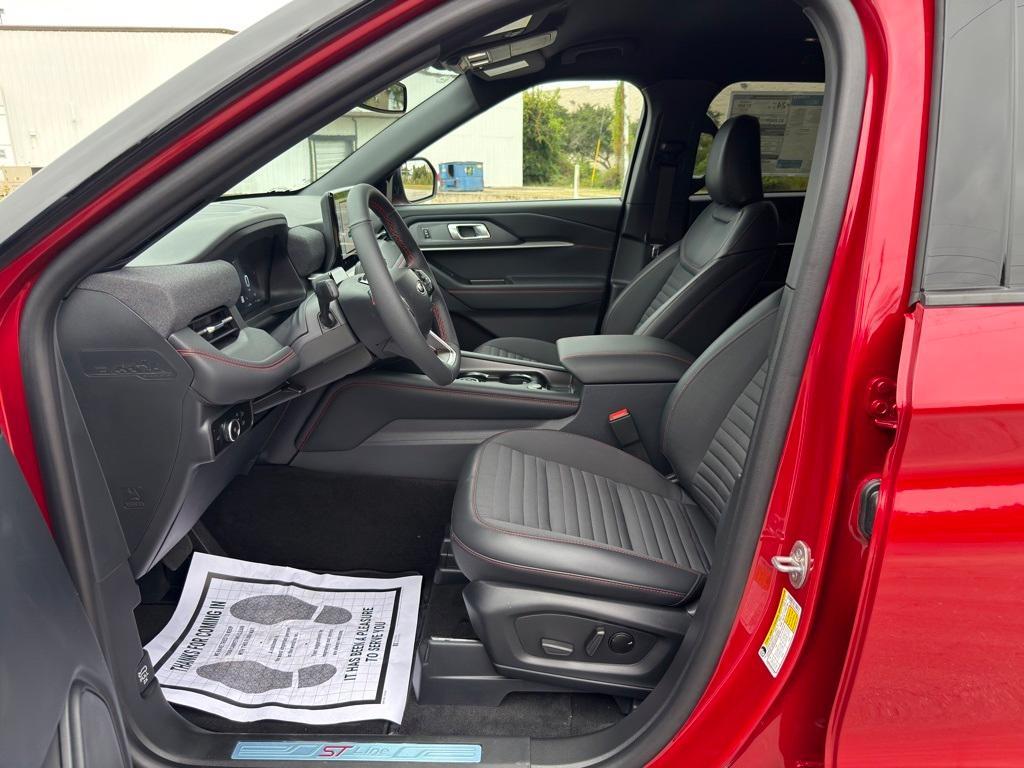 new 2025 Ford Explorer car, priced at $48,175