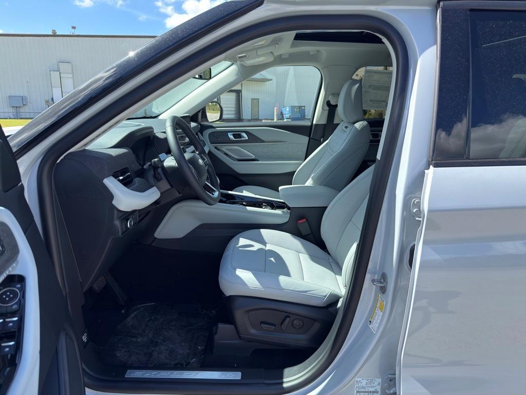 new 2025 Ford Explorer car, priced at $58,945