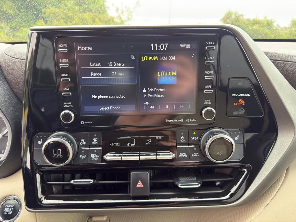 used 2022 Toyota Highlander car, priced at $30,942