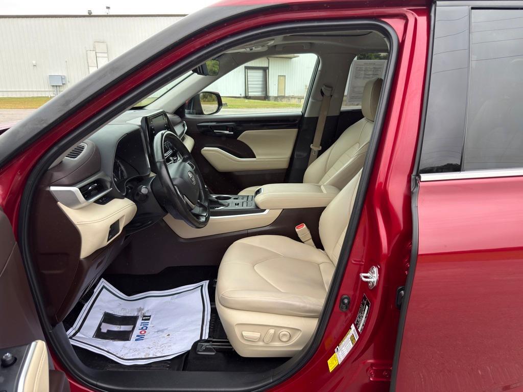 used 2022 Toyota Highlander car, priced at $30,942