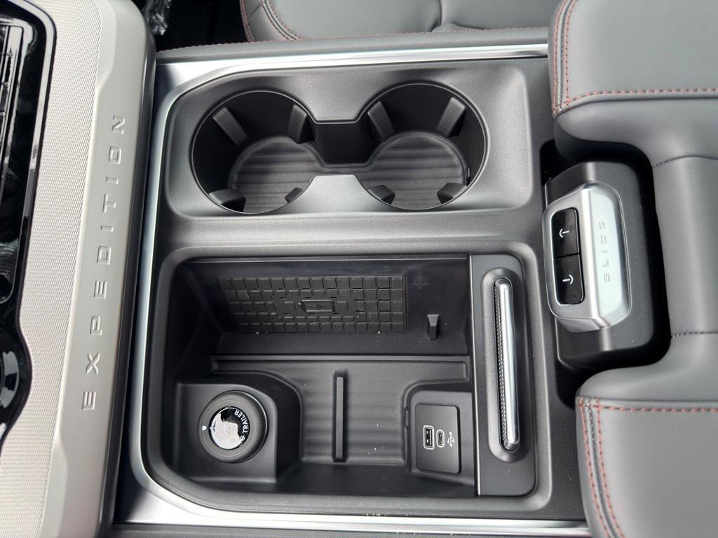 new 2025 Ford Expedition car, priced at $69,725