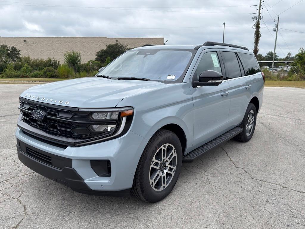 new 2025 Ford Expedition car, priced at $69,725