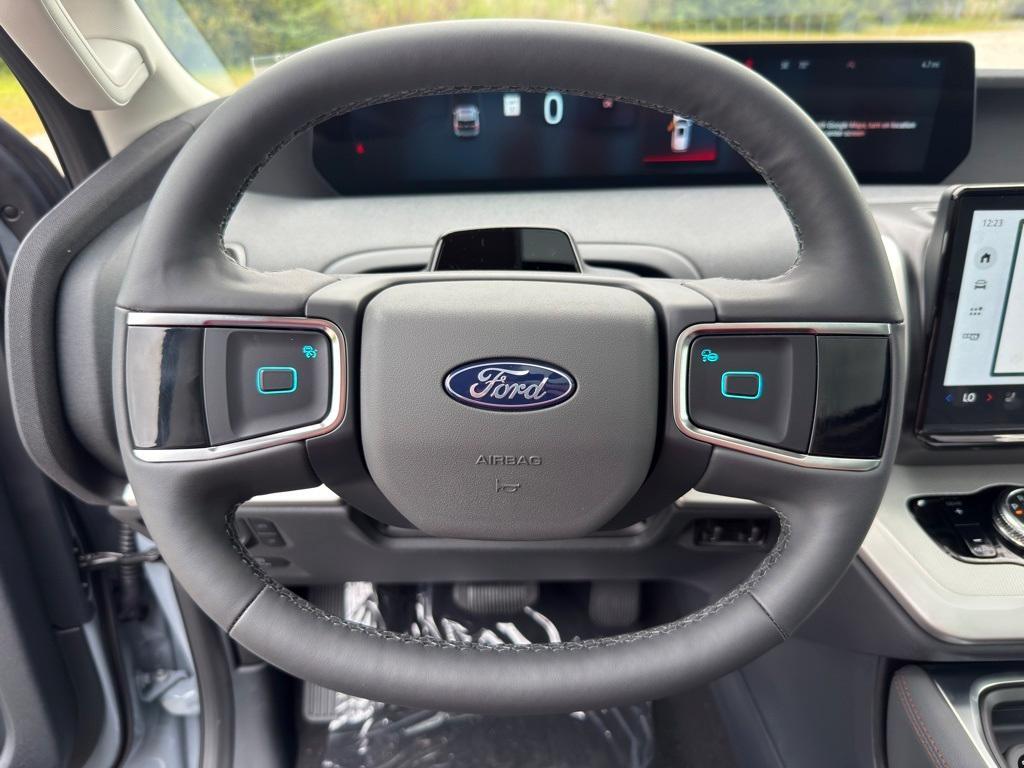 new 2025 Ford Expedition car, priced at $69,725