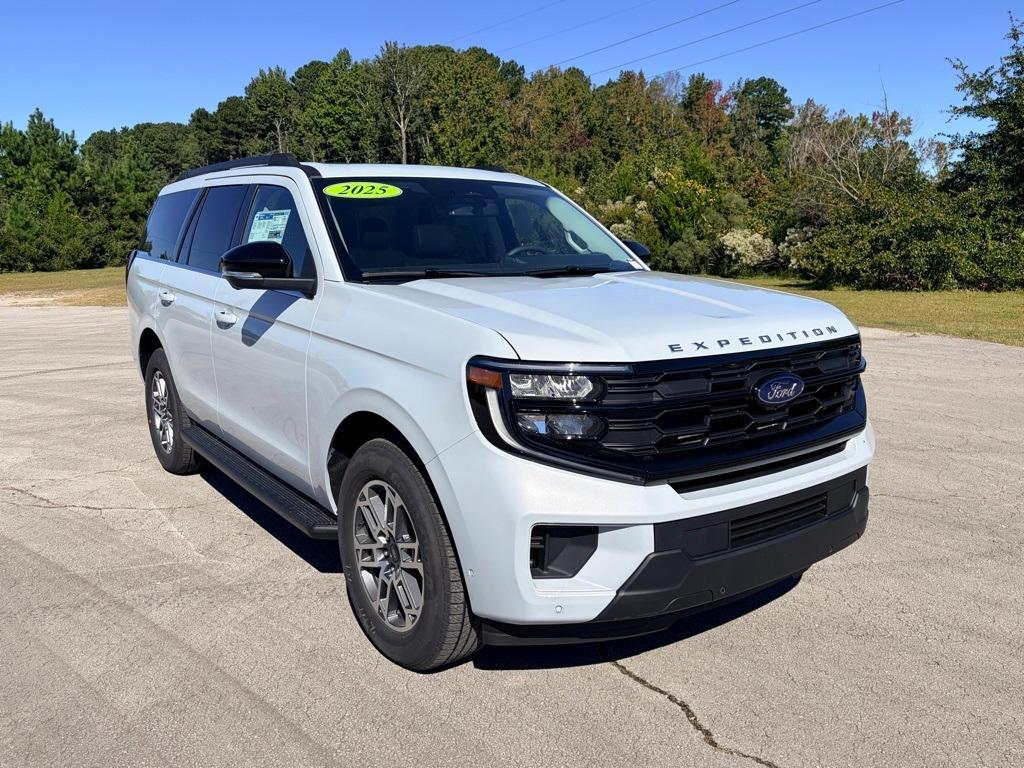 new 2025 Ford Expedition car, priced at $68,345