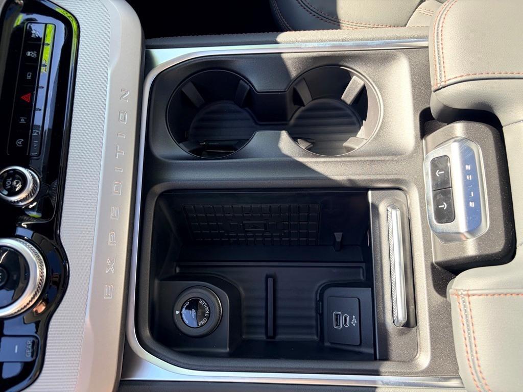 new 2025 Ford Expedition car, priced at $68,345