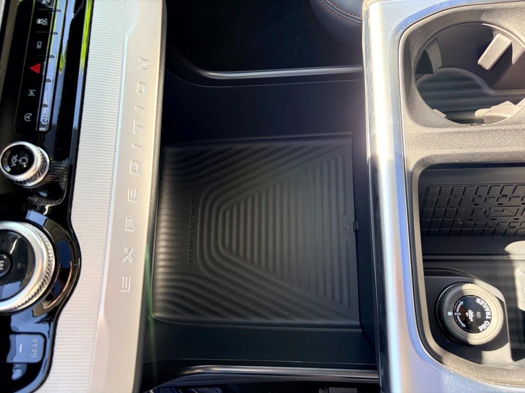 new 2025 Ford Expedition car, priced at $68,345