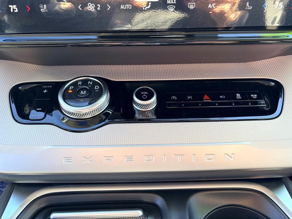 new 2025 Ford Expedition car, priced at $68,345