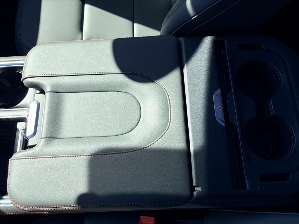 new 2025 Ford Expedition car, priced at $68,345