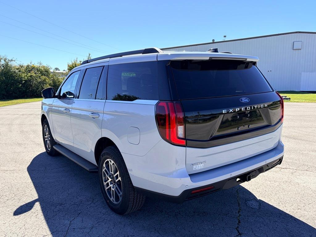 new 2025 Ford Expedition car, priced at $68,345