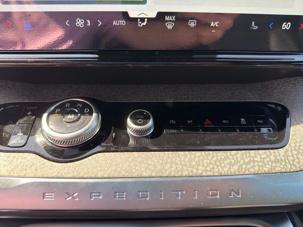 new 2025 Ford Expedition car, priced at $83,025