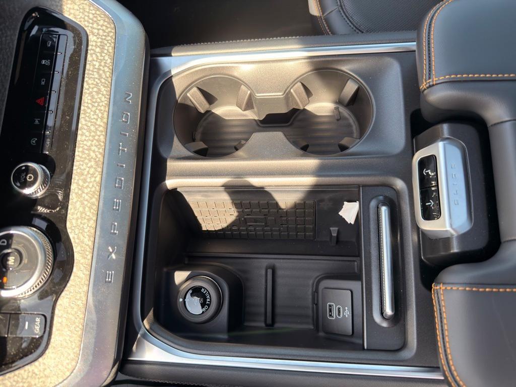 new 2025 Ford Expedition car, priced at $83,025