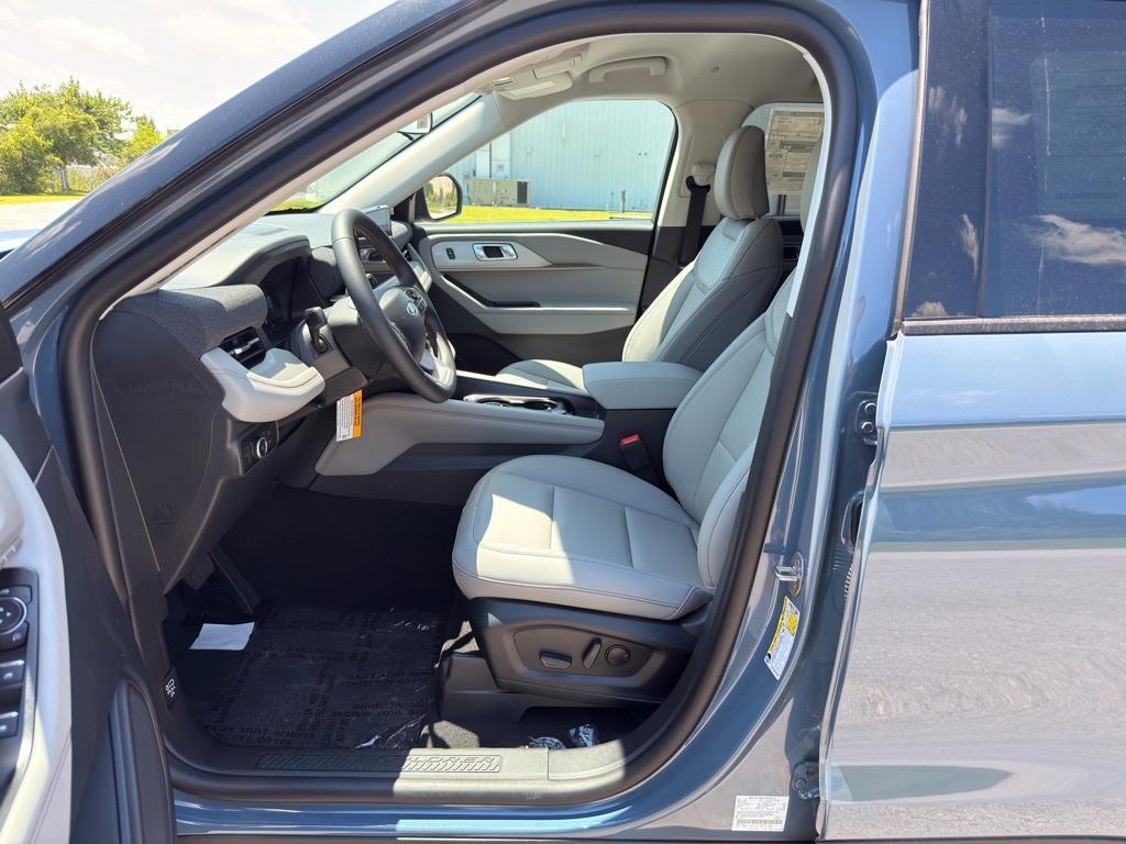 new 2025 Ford Explorer car, priced at $45,285