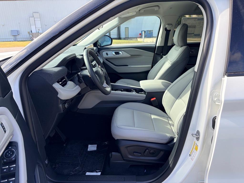 new 2025 Ford Explorer car, priced at $44,560